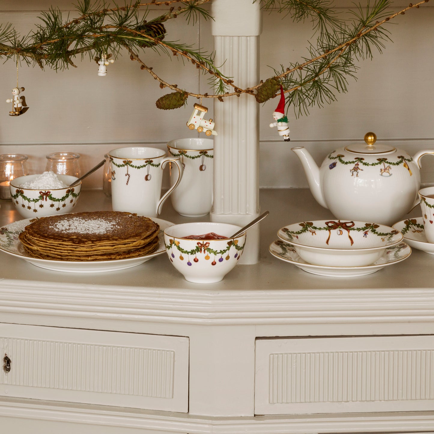 Star Fluted Christmas Jug