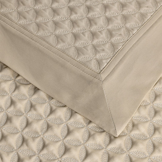 Adagio Ivoire Quilted bedspre