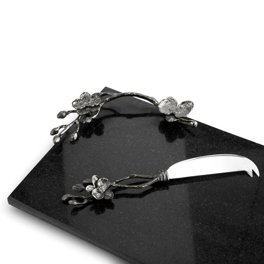 Սև խոլորձի պանրի տախտակ դանակով