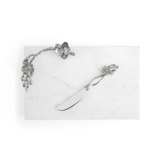 Սպիտակ խոլորձի պանրի տախտակ դանակով