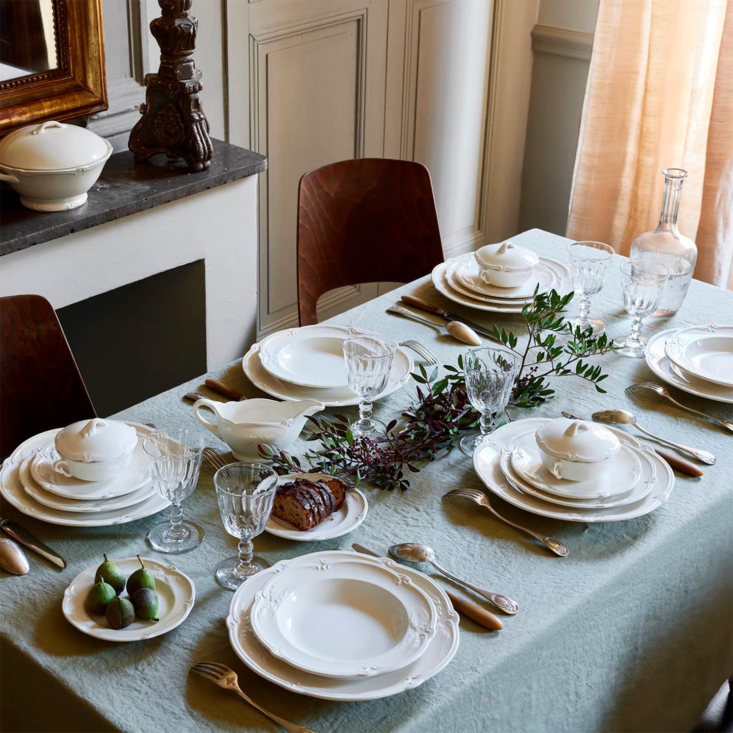 Rocaille White Cake Platter
