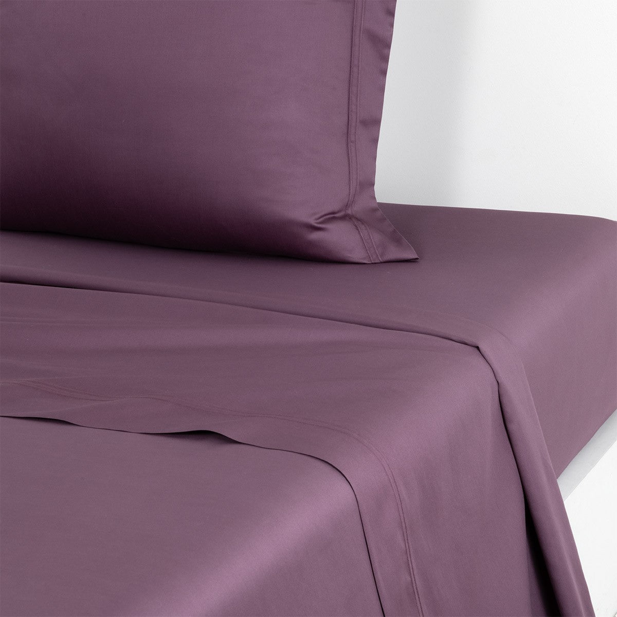 Triomphe Pillowcase Iris