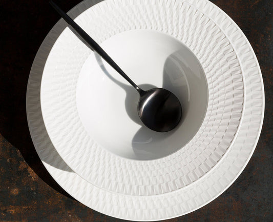 Twist Blanc Service Plate