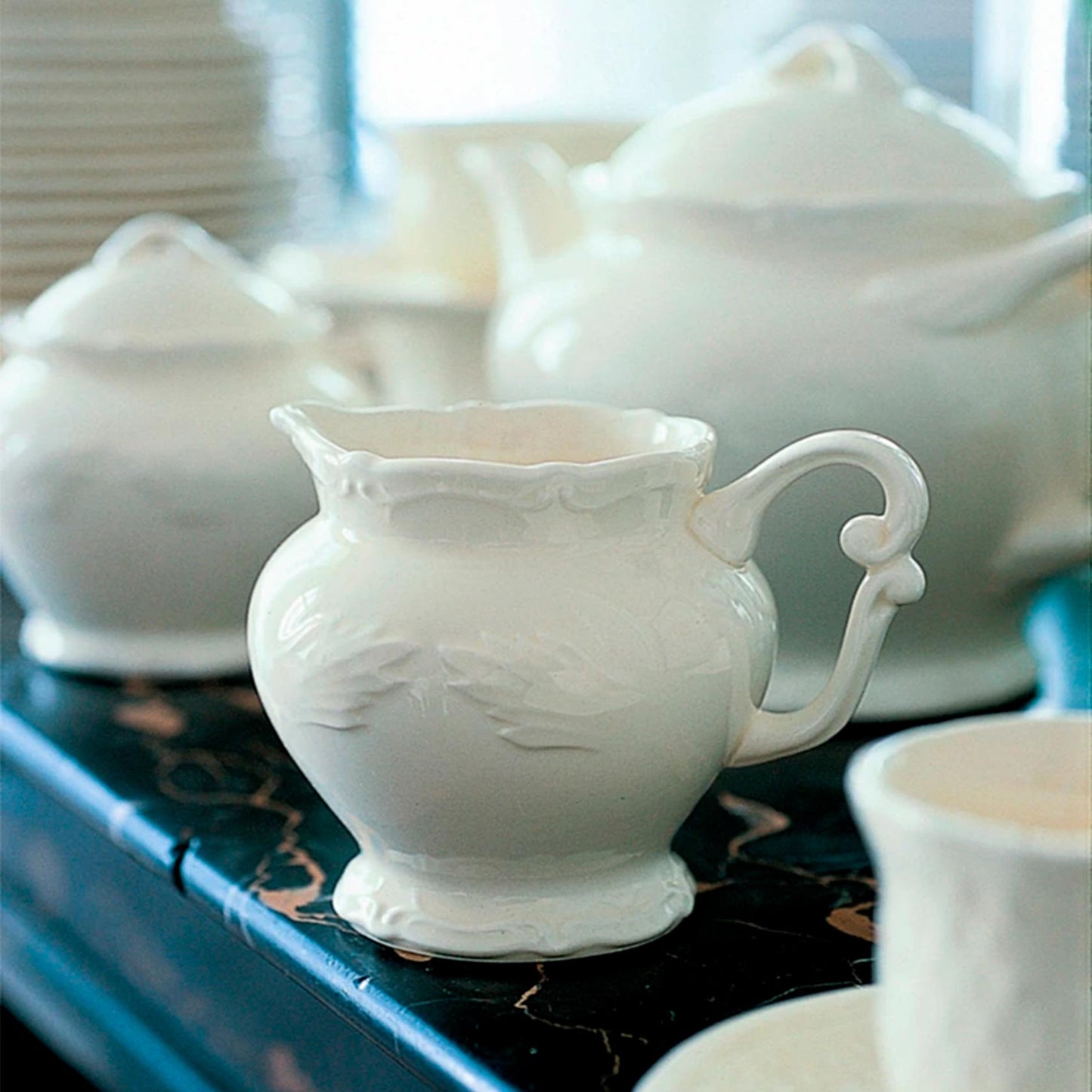 Rocaille White Creamer