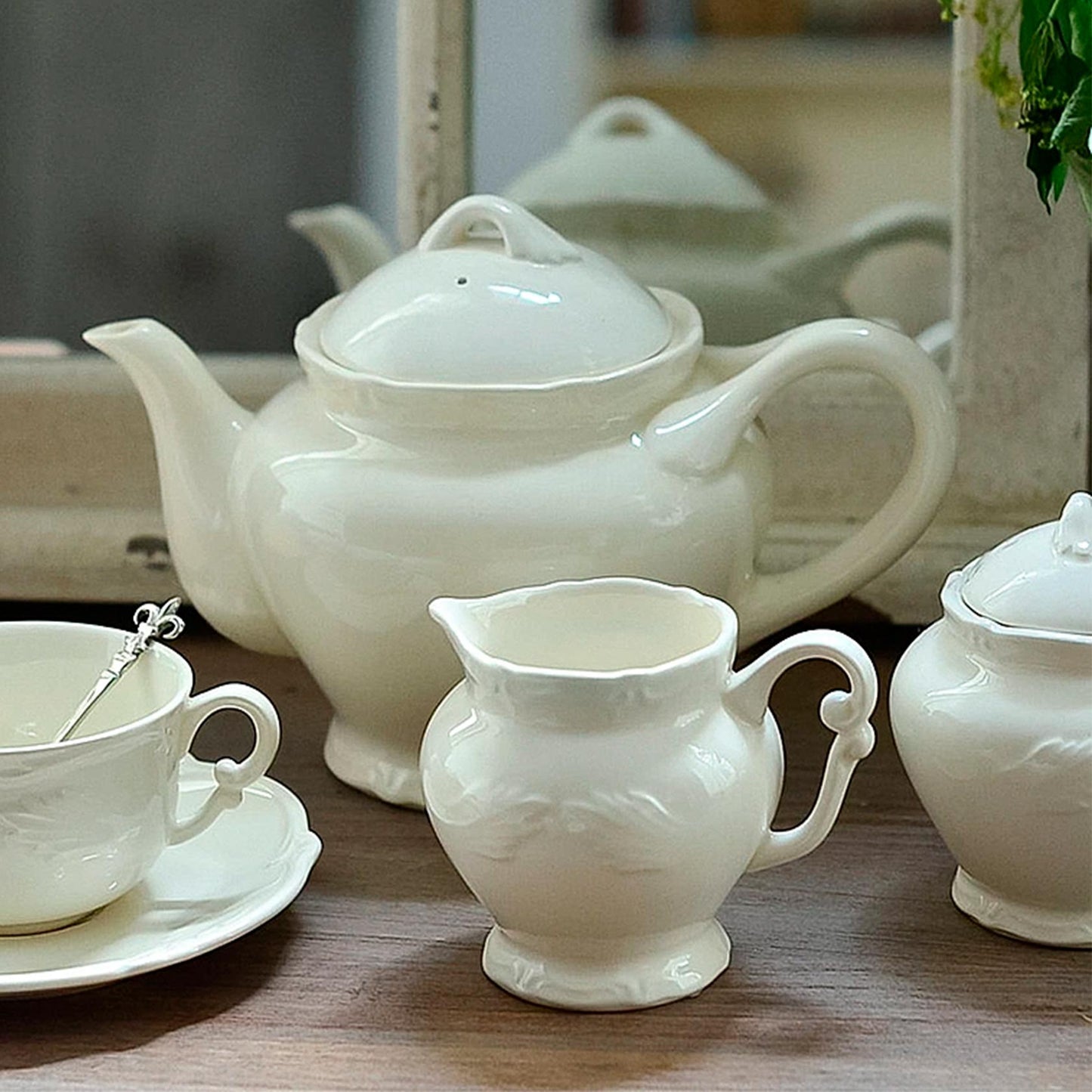 Rocaille White Creamer