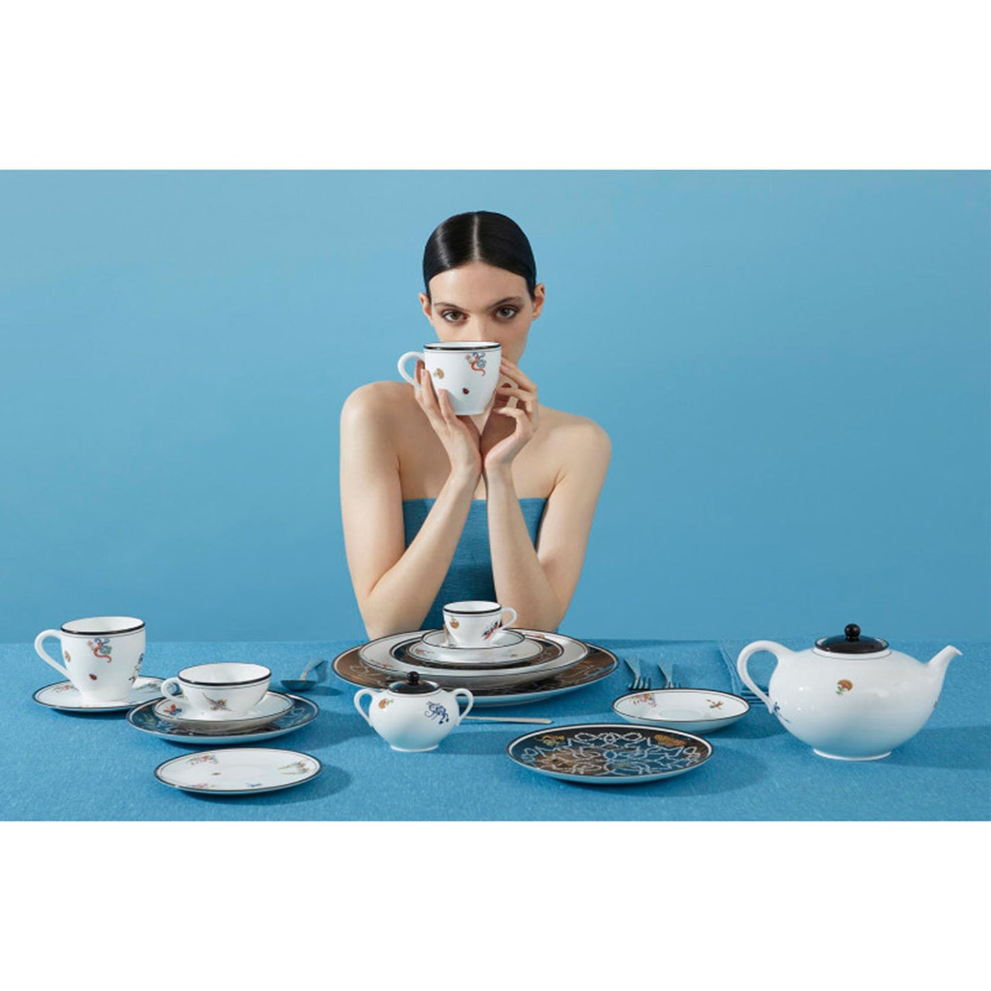 Arcadia  Teapot  With  Cover