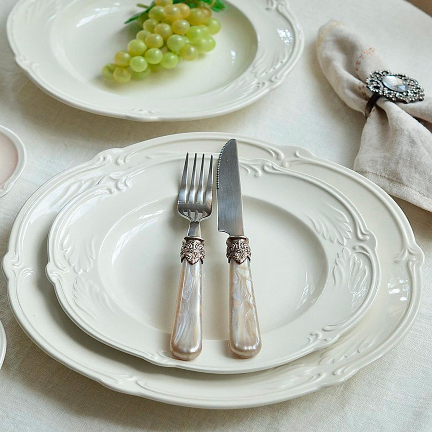 Rocaille White Cake Platter
