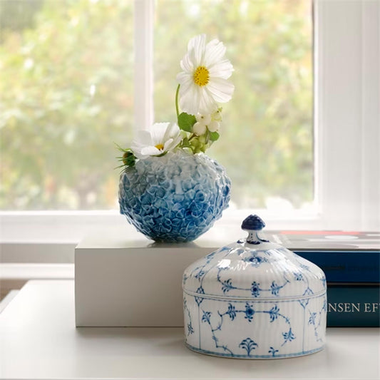 Ծաղիկներ նվիրելու արվեստը ծաղկամանում