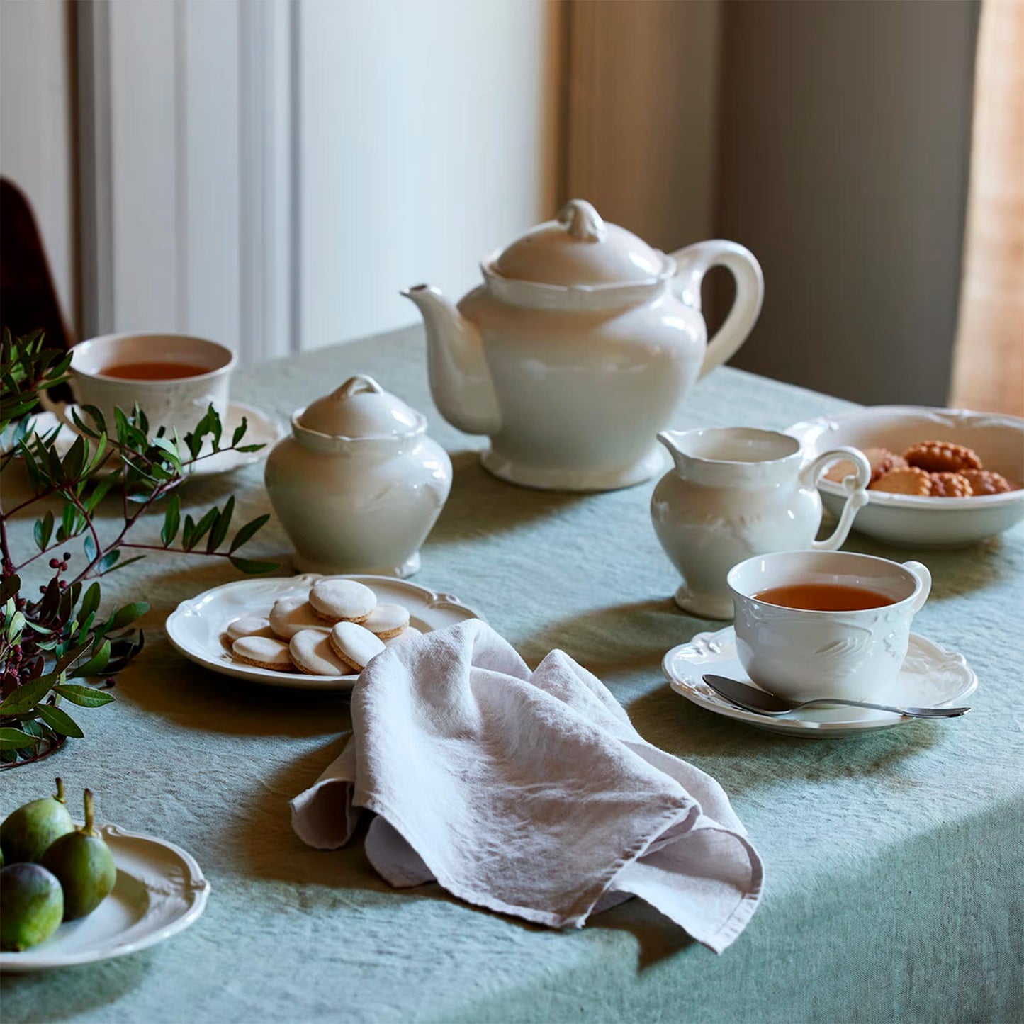 Rocaille White Mug